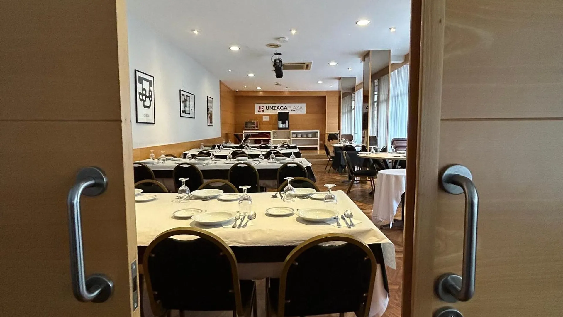 Hotel Unzaga Plaza Eibar 3*,